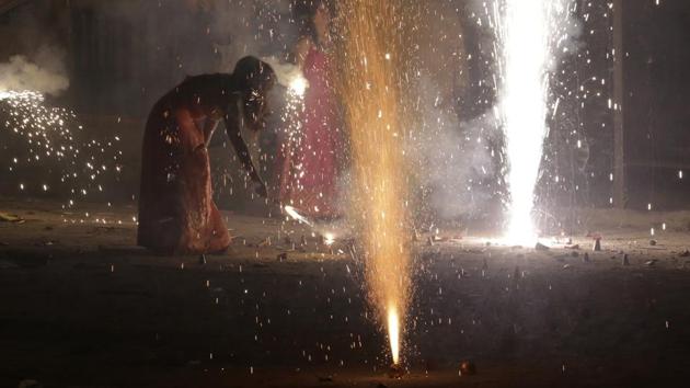 People burst crackers to celebrate Diwali in New Delhi. (Ravi Choudhary/HT PHOTO) People burst crackers to celebrate Diwali in New Delhi. (Ravi Choudhary/HT PHOTO)