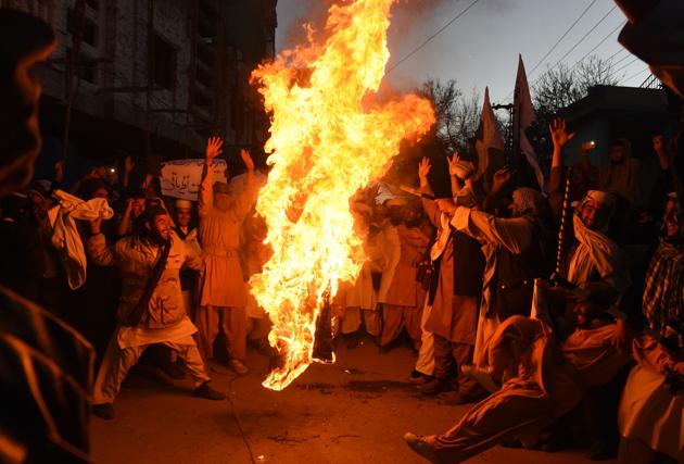 Pakistani demonstrators burn the US flag at a protest in Quetta on January 4, 2018. (AFP) Pakistani demonstrators burn the US flag at a protest in Quetta on January 4, 2018. (AFP)