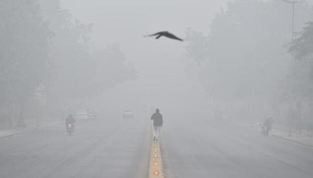 Departure of 10 domestic flights, however, was delayed from the Delhi airport due to the weather conditions. (Sanchit Khanna/HT PHOTO) Departure of 10 domestic flights, however, was delayed from the Delhi airport due to the weather conditions. (Sanchit Khanna/HT PHOTO)