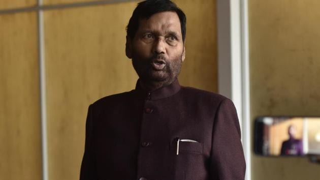 The Consumer Protection Bill, 2018 was introduced by consumer affairs minister Ram Vilas Paswan in the Lok Sabha and it seeks to replace the 31-year-old law.(HT File)