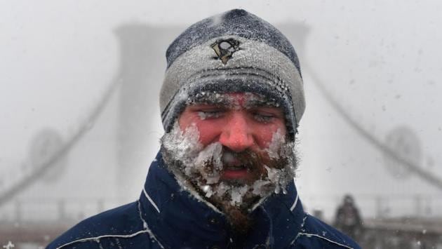 A pedestrian walks through blinding snow across the Brooklyn Bridge during Storm Grayson on January 4, 2018 in New York City . (Darren Ornitz / REUTERS) A pedestrian walks through blinding snow across the Brooklyn Bridge during Storm Grayson on January 4, 2018 in New York City . (Darren Ornitz / REUTERS)