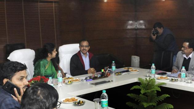 GDA officials in a meeting on Saturday said that around 25,000 flats/units that have been delayed so far will be delivered by the end of this financial year. (Sakib Ali/HT Photo) GDA officials in a meeting on Saturday said that around 25,000 flats/units that have been delayed so far will be delivered by the end of this financial year. (Sakib Ali/HT Photo)