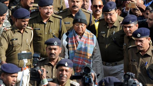 Convicted former Chief Minister of Bihar Lalu Prasad arrives under heavy security at special CBI court in Ranchi. (Parwaz Khan / HT Photo) Convicted former Chief Minister of Bihar Lalu Prasad arrives under heavy security at special CBI court in Ranchi. (Parwaz Khan / HT Photo)
