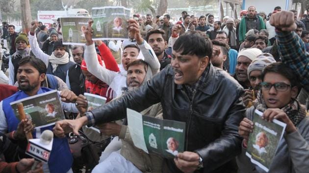 RJD supporters raising slogans outside Lalu Prasad's residence in Patna on Saturday .(HT Photo)