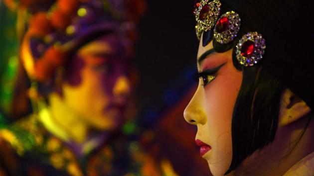 Performers wait to go on stage at a countdown event marking the arrival of the New Year on December 31, 2017 in Beijing, China. (Greg Baker / AFP) Performers wait to go on stage at a countdown event marking the arrival of the New Year on December 31, 2017 in Beijing, China. (Greg Baker / AFP)