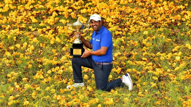 Shiv Kapur of India poses with the winner’s trophy after his victory in the final round of the Royal Cup golf tournament at the Phoenix Gold Golf and Country Club in Pattaya. (AFP) Shiv Kapur of India poses with the winner’s trophy after his victory in the final round of the Royal Cup golf tournament at the Phoenix Gold Golf and Country Club in Pattaya. (AFP)