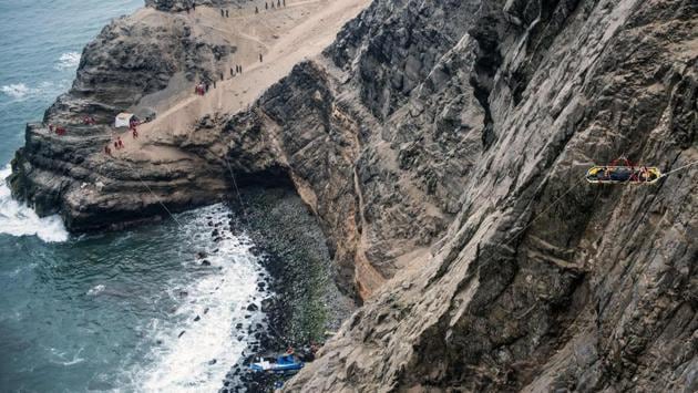 Rescuers, police and firefighters work at the scene after a bus plunged the day before, around 100 meters over a cliff after colliding with a truck on a coastal highway on January 3, 2018 near Pasamayo, Peru. The bus was travelling with 53 passengers on board and the spot where the accident occurred is known as “devil's curve.” (Ernesto Benavides / AFP) Rescuers, police and firefighters work at the scene after a bus plunged the day before, around 100 meters over a cliff after colliding with a truck on a coastal highway on January 3, 2018 near Pasamayo, Peru. The bus was travelling with 53 passengers on board and the spot where the accident occurred is known as “devil's curve.” (Ernesto Benavides / AFP)