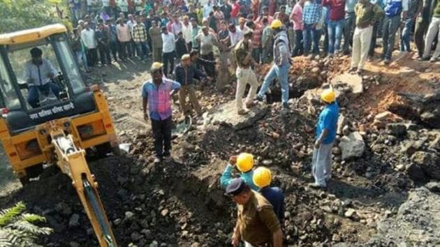 Rescue operations underway at the accident site in Madhya Pradesh’s Betul district. (HT Photo) Rescue operations underway at the accident site in Madhya Pradesh’s Betul district. (HT Photo)