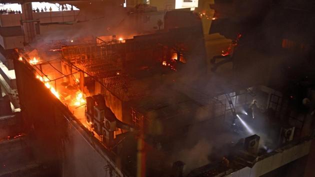 Fourteen people were killed after a massive fire broke out at a building in Kamala Mills compound in the Lower Parel area of Mumbai on December 29 last year. (HT PHOTO) Fourteen people were killed after a massive fire broke out at a building in Kamala Mills compound in the Lower Parel area of Mumbai on December 29 last year. (HT PHOTO)