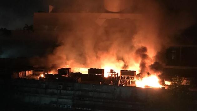 Fire at Cine Vista Studio in Mumbai’s Kanjurmarg area on Saturday. (HT Photo) Fire at Cine Vista Studio in Mumbai’s Kanjurmarg area on Saturday. (HT Photo)