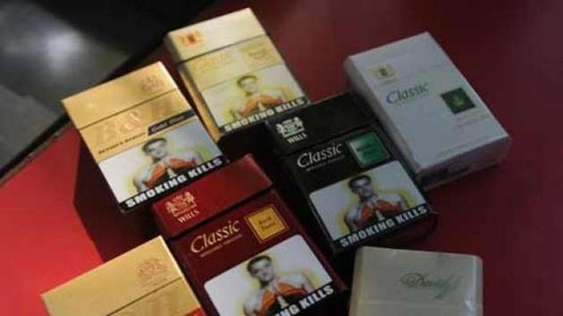 The high court of Karnataka last month struck down federal government rules requiring 85% of a tobacco pack’s surface to be covered in health warnings, up from 20% earlier.(HT File Photo)
