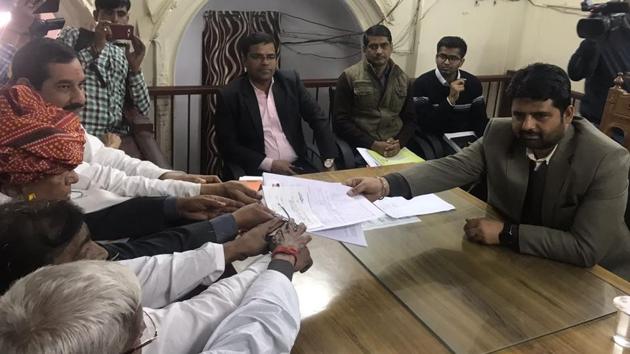 Congress’s Karan Singh Yadav files his nomination papers for Alwar Lok Sabha bypoll.(HT Photo) Congress’s Karan Singh Yadav files his nomination papers for Alwar Lok Sabha bypoll.(HT Photo)