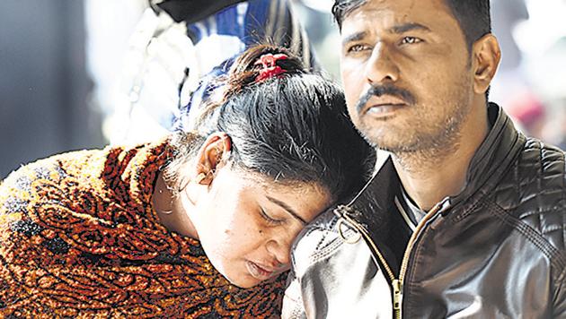 ) Poonam Khan, the sister of 27-year-old Tikamchand, breaks down. The accident took place on Tikamchand’s birthday. (Arvind Yadav/HT Photo) ) Poonam Khan, the sister of 27-year-old Tikamchand, breaks down. The accident took place on Tikamchand’s birthday. (Arvind Yadav/HT Photo)
