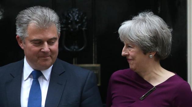 British Prime Minister Theresa May (right) poses outside 10 Downing Street with the newly appointed chairman of the Conservative Party, Brandon Lewis, in London on January 8, 2018. (AFP Photo) British Prime Minister Theresa May (right) poses outside 10 Downing Street with the newly appointed chairman of the Conservative Party, Brandon Lewis, in London on January 8, 2018. (AFP Photo)