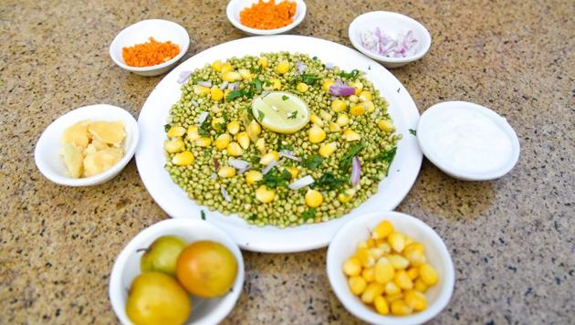 Hurda dish served at Hotel Naivedyam in Pune, on Sunday. Hurda is roasted grains eaten with a chutney - sesame, groundnut, coconut or garlic; served on the side with jaggery. The grains in Maharashtra are jowar (sorghum).(Sanket Wankhade)