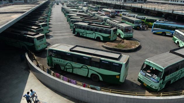 Employees of Tamil Nadu State Transport Corporation are on an indefinite strike as employees seek a wage hike, stranding thousands of travellers in the state.(AFP) Employees of Tamil Nadu State Transport Corporation are on an indefinite strike as employees seek a wage hike, stranding thousands of travellers in the state.(AFP)