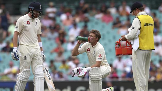 England's Joe Root (C) takes a break against Australia during Day 5 of the 5th and final Ashes Test vs Australia match in Sydney on Monday.(AP) England's Joe Root (C) takes a break against Australia during Day 5 of the 5th and final Ashes Test vs Australia match in Sydney on Monday.(AP)