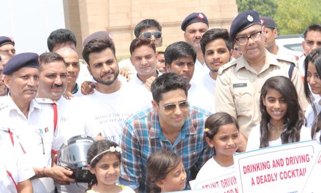 Bollywood actor Sidharth Malhotra joined Delhi Traffic Police and promoted a campaign against drink driving and stunt driving. He is seen here at an event held at India Gate, central Delhi, in 2017.(Photo: Manoj Verma/ HT)
