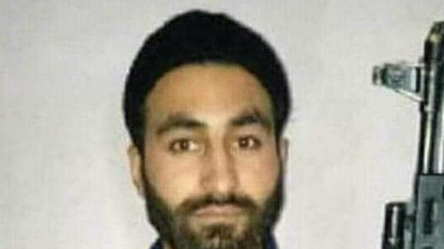 A picture of 26-year-old Mannan Wani, a geology research scholar from Aligarh Muslim University, holding a grenade launcher has gone viral on social media since Sunday night.(Twitter) A picture of 26-year-old Mannan Wani, a geology research scholar from Aligarh Muslim University, holding a grenade launcher has gone viral on social media since Sunday night.(Twitter)