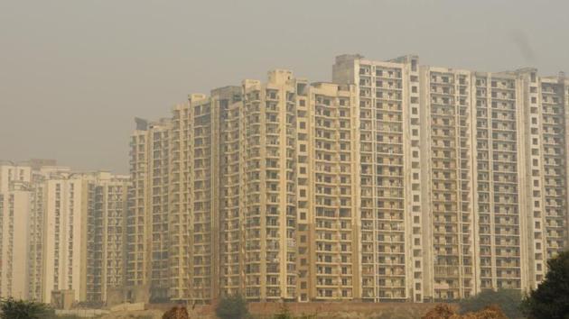 Yamuna Expressway Industrial Development Authority (Yeida) says diversion of funds led to delay in delivery of flats. (Burhaan Kinu/HT PHOTO) Yamuna Expressway Industrial Development Authority (Yeida) says diversion of funds led to delay in delivery of flats. (Burhaan Kinu/HT PHOTO)