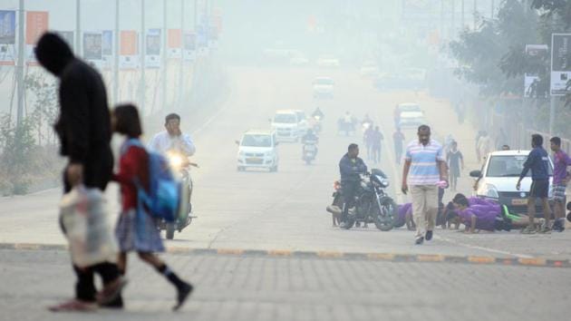 Earlier this month, on January 6, the minimum temperature in the city dipped to as low as 8 degrees Celsius, but since then there has not been a major dip. (HT PHOTO) Earlier this month, on January 6, the minimum temperature in the city dipped to as low as 8 degrees Celsius, but since then there has not been a major dip. (HT PHOTO)
