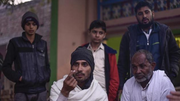 Tasleem Khan (C), discovered Naresh standing next to his sister-in-law Anjum’s body with a rod at the Palwal Hospital. She was in the hospital to attending to her sister-in-law admitted for a delivery. Anjum was asleep on a bench outside the ICU when Naresh attacked her. (Burhaan Kinu / HT Photo) Tasleem Khan (C), discovered Naresh standing next to his sister-in-law Anjum’s body with a rod at the Palwal Hospital. She was in the hospital to attending to her sister-in-law admitted for a delivery. Anjum was asleep on a bench outside the ICU when Naresh attacked her. (Burhaan Kinu / HT Photo)