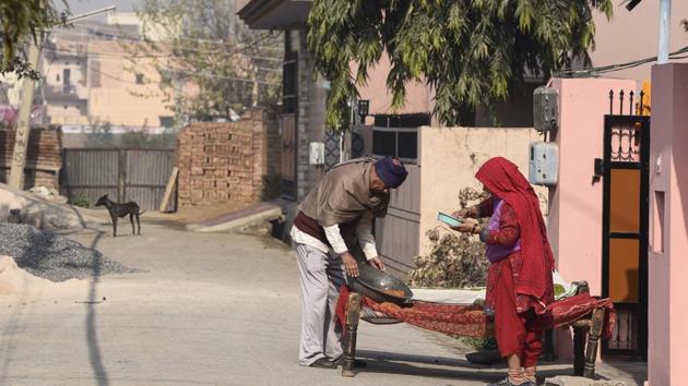 Naresh would often visits Seema at her parents’ house. “He is very attached to his son and would beg to be allowed to see the boy. He would arrive with large boxes of fruit. If he was not allowed inside, he would create a ruckus. During one such ruckus six months ago, he even assaulted a neighbour with a brick for trying to intervene,” said the neighbour. (Burhaan Kinu / HT Photo) Naresh would often visits Seema at her parents’ house. “He is very attached to his son and would beg to be allowed to see the boy. He would arrive with large boxes of fruit. If he was not allowed inside, he would create a ruckus. During one such ruckus six months ago, he even assaulted a neighbour with a brick for trying to intervene,” said the neighbour. (Burhaan Kinu / HT Photo)