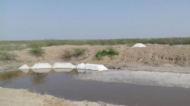Salt mines at the proposed oil refinery site in Rajasthan’s Barmer. (HT File Photo.) Salt mines at the proposed oil refinery site in Rajasthan’s Barmer. (HT File Photo.)