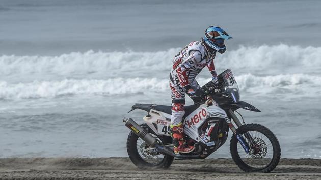 CS Santosh of Hero MotoSports n action during the start of the fourth stage of the 2018 Dakar Rally, which involved a mass start at the beachfront, before the riders hit the dunes.(RallyZone - Edoardo Bauer)