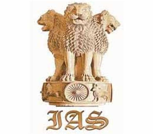 IAS Officers: IAS होण्यापूर्वी या अधिकाऱ्यांनी सोडल्या लाखो रुपयांच्या  नोकऱ्या ias officers who left their lakhs jobs to clear upsc become an ias  officer