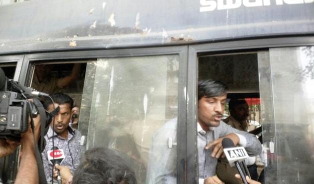 Karni Sena protesters being taken away by the Mumbai police from outside the Central Board of Film Certification office on Friday. (Vijayanand Gupta/HT Photo) Karni Sena protesters being taken away by the Mumbai police from outside the Central Board of Film Certification office on Friday. (Vijayanand Gupta/HT Photo)