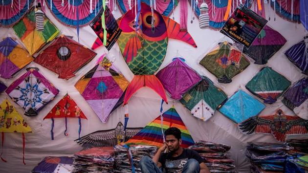 Attractive kites in different colours, shapes and sizes on display at Masjid Bunder. Traditionally, in many parts of the country, including Maharashtra, a sticky laddoo is made on this day, from jaggery and sesame seeds. (Satish Bate/HT Photo)