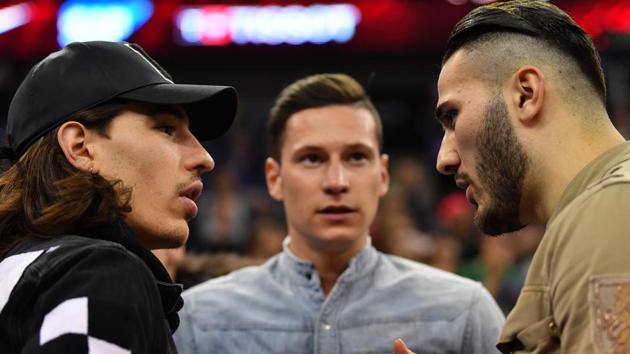 Hector Bellerin (L), Sead Kolasinac (R), both from Arsenal FC, talk with Julian Draxler of Paris Saint-Germain (PSG) during the NBA game between Boston Celtics and Philadelphia 76ers at The O2 Arena in London on Wednesday. (Getty Images) Hector Bellerin (L), Sead Kolasinac (R), both from Arsenal FC, talk with Julian Draxler of Paris Saint-Germain (PSG) during the NBA game between Boston Celtics and Philadelphia 76ers at The O2 Arena in London on Wednesday. (Getty Images)
