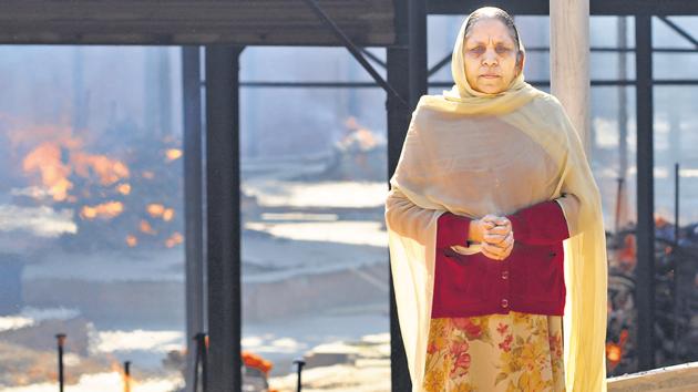 Amarajit Kaur Dhillon at the cremation ground in Sector 25, Chandigarh. (Ravi Kumar/HT) Amarajit Kaur Dhillon at the cremation ground in Sector 25, Chandigarh. (Ravi Kumar/HT)
