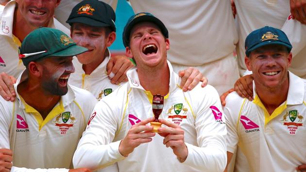 Australia’s captain Steve Smith laughs as he holds a replica Ashes urn next to team mates after they won the fifth Ashes cricket test match and the series 4-0 on January 8, 2018. (David Gray / REUTERS) Australia’s captain Steve Smith laughs as he holds a replica Ashes urn next to team mates after they won the fifth Ashes cricket test match and the series 4-0 on January 8, 2018. (David Gray / REUTERS)