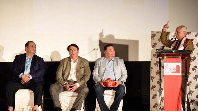 Ramesh Sippy speaks at the inauguration ceremony of the 16th PIFF. Also seen are (from left) Rajiv Kapoor, Randhir Kapoor and Rishi Kapoor.(Sanket Wankhade/HT PHOTO)