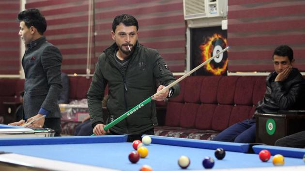 Iraqis play pool at a coffee shop on the eastern bank of the Iraqi city of Mosul on January 9, 2018, six months after chasing out the jihadists whoo took control of the city in 2014. (AFP Photo) Iraqis play pool at a coffee shop on the eastern bank of the Iraqi city of Mosul on January 9, 2018, six months after chasing out the jihadists whoo took control of the city in 2014. (AFP Photo)