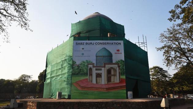 Sabz Burj is a 16th century double-domed octagonal tower on the roundabout next to Humayun’s tomb complex in central Delhi. (Mohd Zakir/HT Photo) Sabz Burj is a 16th century double-domed octagonal tower on the roundabout next to Humayun’s tomb complex in central Delhi. (Mohd Zakir/HT Photo)