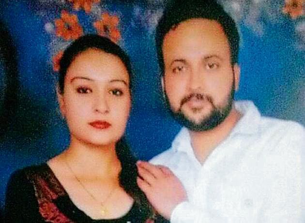 Sukhjeet Singh with wife Gurmeet Kaur in a photo from their wedding album. (HT Photo) Sukhjeet Singh with wife Gurmeet Kaur in a photo from their wedding album. (HT Photo)