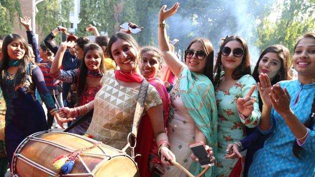 All dressed up, people dance to the beats of Dhol and sing traditional songs in Chandigarh. (Sanjeev Sharma / HT Photo) All dressed up, people dance to the beats of Dhol and sing traditional songs in Chandigarh. (Sanjeev Sharma / HT Photo)