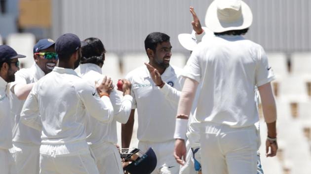 Ravichandran Ashwin (C) picked three wickets to help India nullify South Africa’s bright start on Day 1 of the 2nd Test at SuperSport Park in Centurion.(AFP)