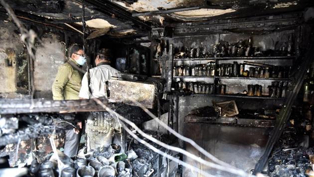 Investigators inspect charred remains of Kailash Bar which killed 5 of its employees at Kalasipalaya in Bengaluru on Monday. (Arijit Sen / HT Photo) Investigators inspect charred remains of Kailash Bar which killed 5 of its employees at Kalasipalaya in Bengaluru on Monday. (Arijit Sen / HT Photo)
