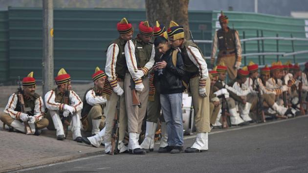Participating members of Delhi Police view photos on camera screen during a march past rehearsal break for the upcoming Republic Day parade in New Delhi on Tuesday. (Altaf Qadri / AP) Participating members of Delhi Police view photos on camera screen during a march past rehearsal break for the upcoming Republic Day parade in New Delhi on Tuesday. (Altaf Qadri / AP)
