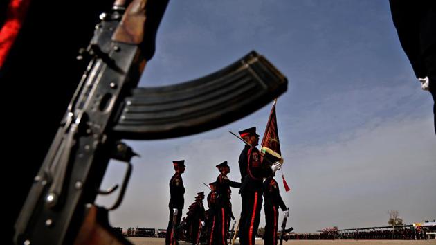 Newly graduated Iraqi Army officers stand in formation during Iraqi Army Day celebrations in Baghdad on January 6, 2018.(AP)