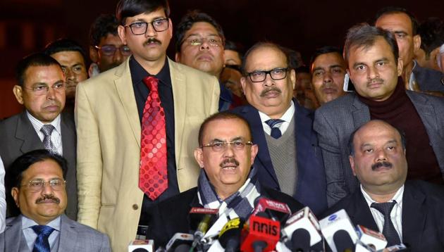 Supreme Court Bar Association president Vikas Singh addresses a press conference in New Delhi on Saturday. (PTI) Supreme Court Bar Association president Vikas Singh addresses a press conference in New Delhi on Saturday. (PTI)