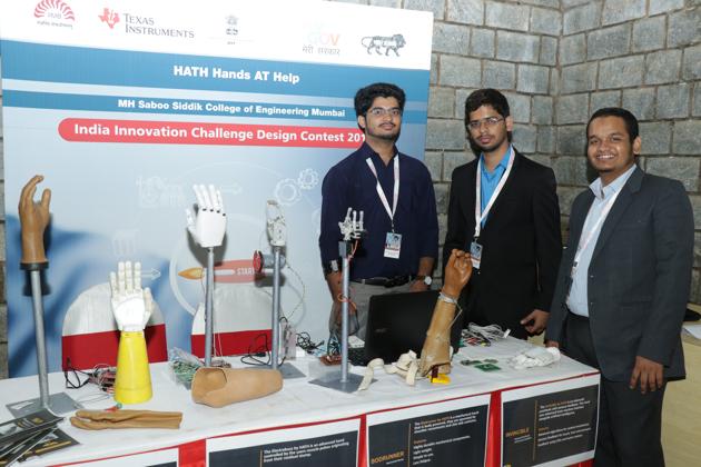 Students from MH Saboo Siddik College show prototype of artificial limbs designed by them(HT photo)