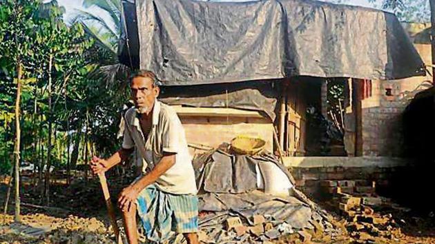 Alamgir Mondal’s grandfather Maijuddin Mondal in front of their unfinished home. (HT Photo/Samir Jana) Alamgir Mondal’s grandfather Maijuddin Mondal in front of their unfinished home. (HT Photo/Samir Jana)