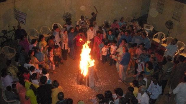 The Multani community in Mumbai celebrate Lohri.(HT Photo)