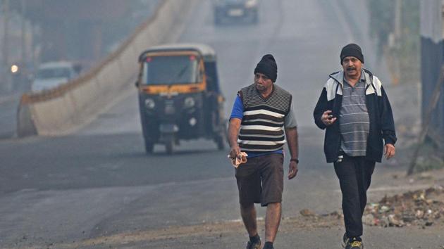 The increase in temperatures has brought down pollution levels. (Satyabrata Tripathy/HT) The increase in temperatures has brought down pollution levels. (Satyabrata Tripathy/HT)