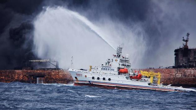 This handout picture shows the Chinese firefighting vessel spraying foam on the burning oil tanker at sea off the coast of eastern China. (AFP Photo) This handout picture shows the Chinese firefighting vessel spraying foam on the burning oil tanker at sea off the coast of eastern China. (AFP Photo)